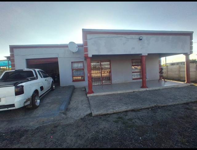 2 BEDROOM HOUSE FOR SALE IN LEKGALONG